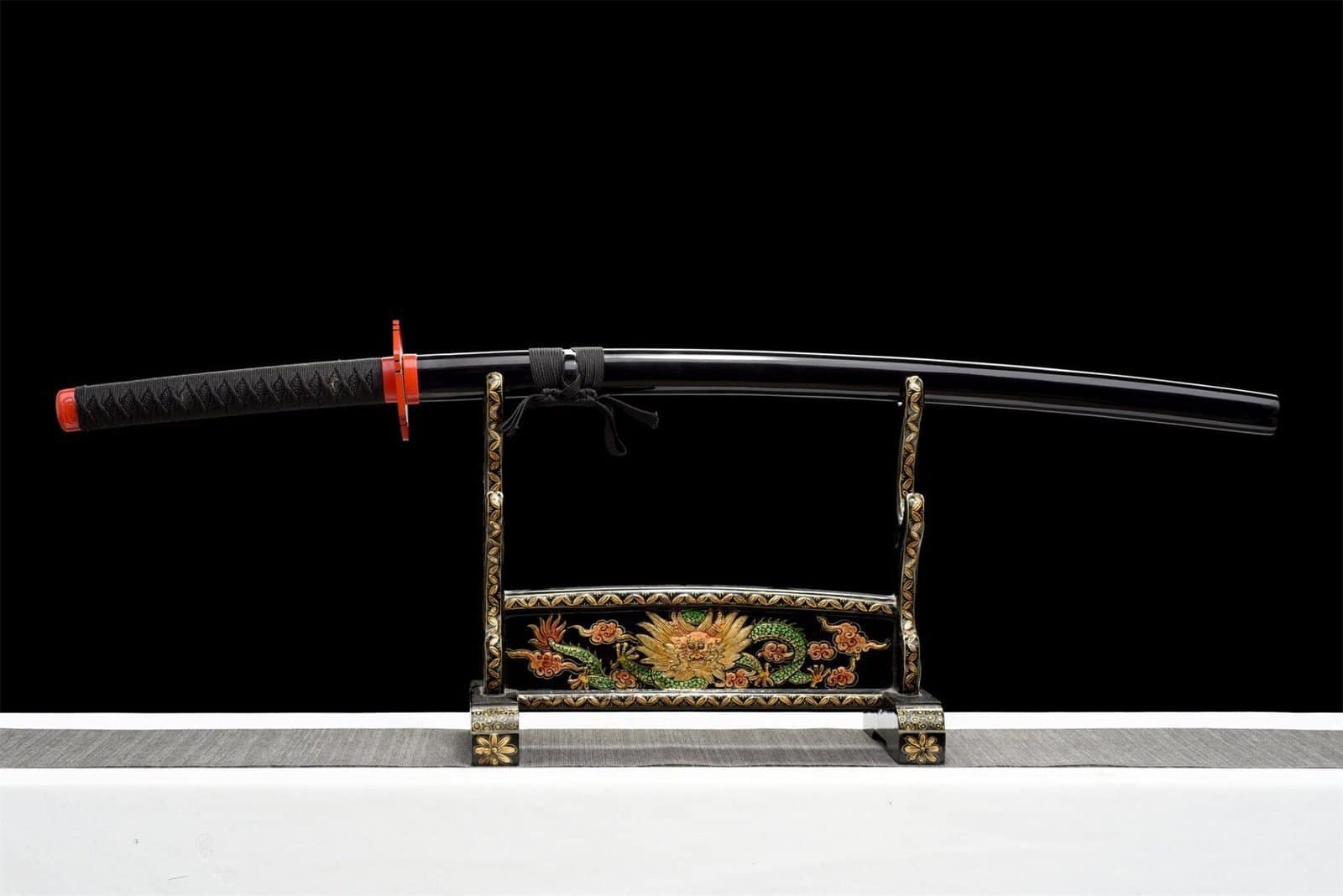 Katana noir de Tomioka