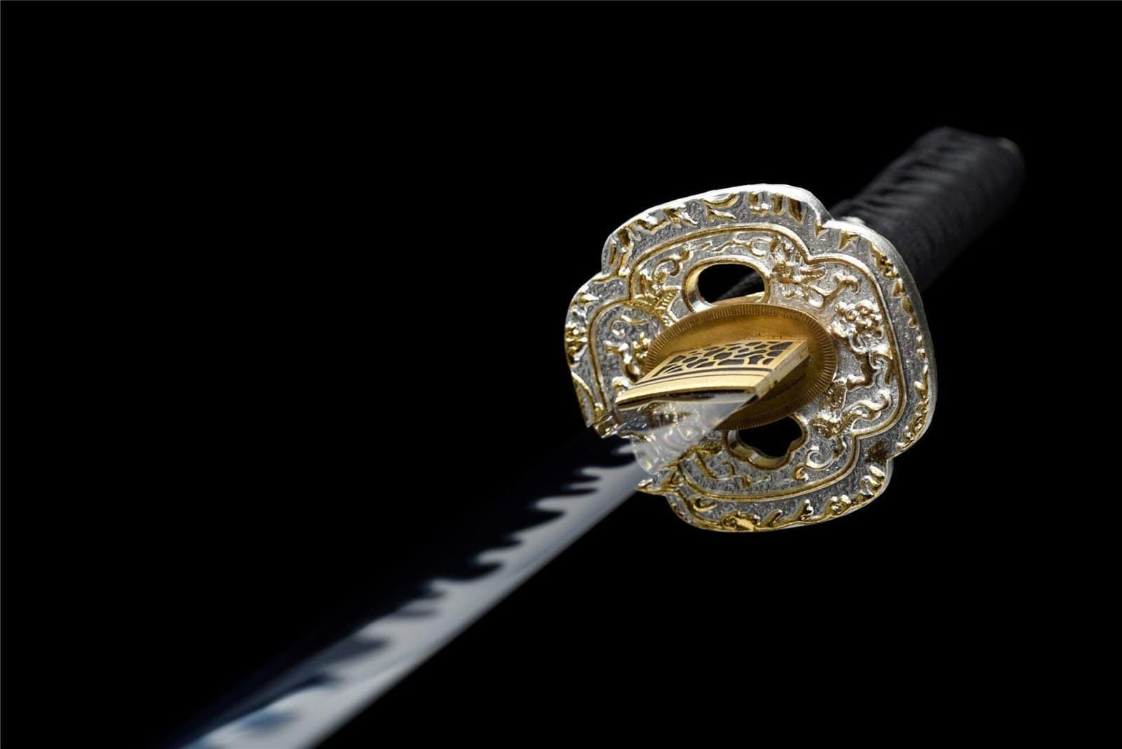 Aonami Wakizashi est l'artiste japonais