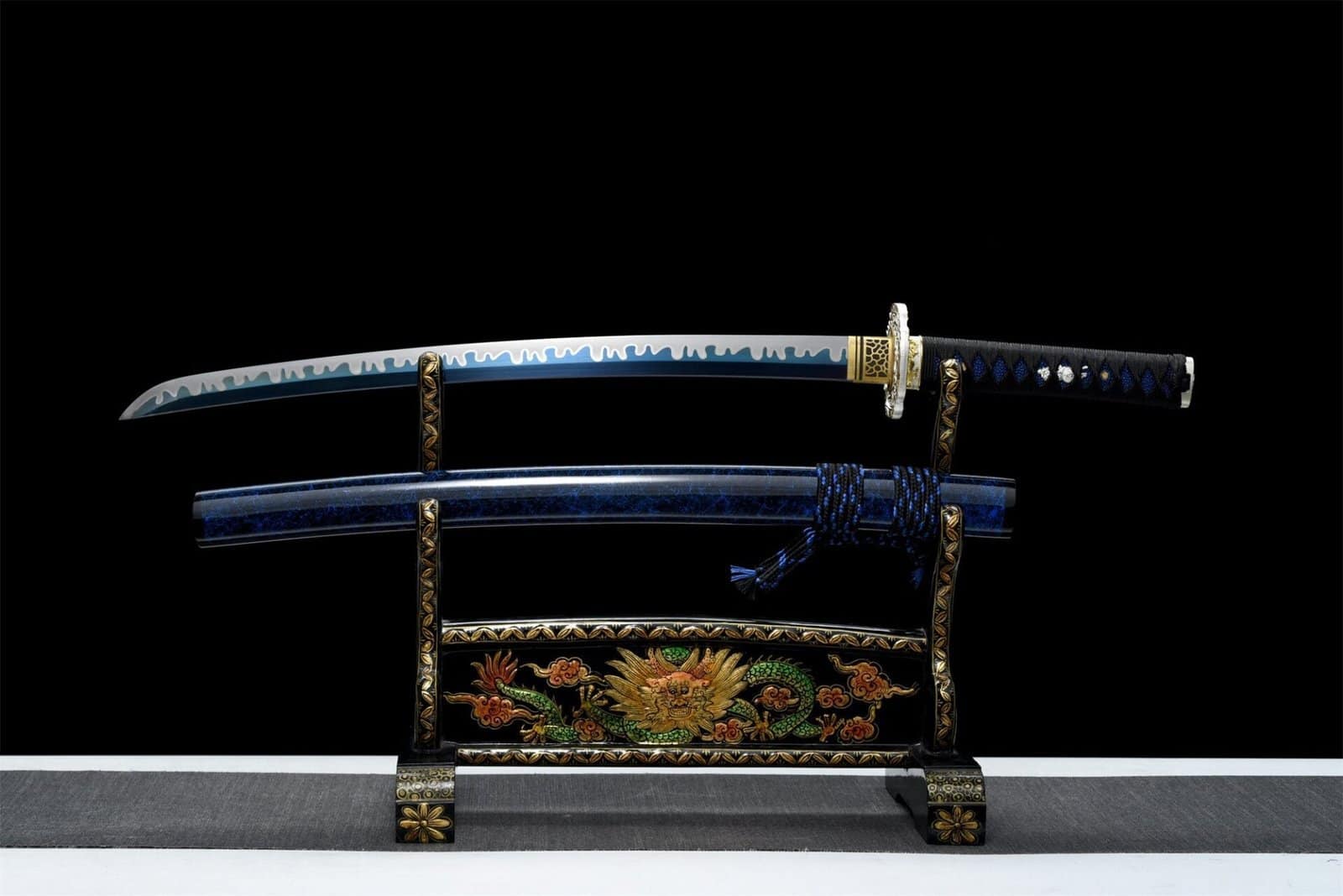 Aonami Wakizashi est l'artiste japonais
